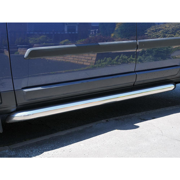 Britpart Stainless Steel Side Sill Protection Tubes for Discovery 3, side view of the stainless steel protective tubes attached to the side of a blue Discovery 3 vehicle.