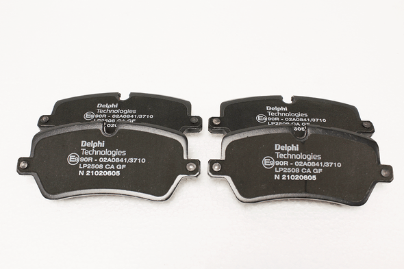 LR084118 - Brake Pad Set | Delphi from JGS4x4