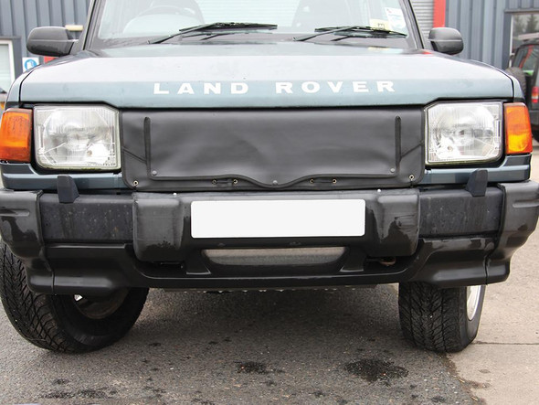 Britpart Radiator Muff Grill Cover 300TDi for Discovery 1, front view of a Land Rover Discovery 1 with a black radiator grill cover installed.
