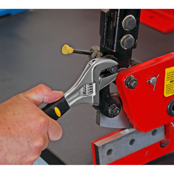 Siegen Adjustable Wrench with Extra-Wide Jaw Capacity 200mm