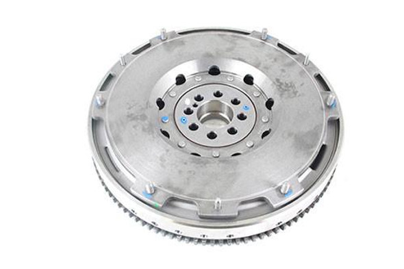 VALEO  Dual Mass Flywheel for Defender Td5 & Discovery 2 Td5, metallic automotive component with bolt holes and gear edge for vehicle clutch system.