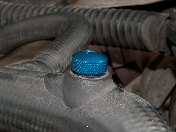 Direct Replacement Top Coolant Hose Bleed Screw Blue Aluminium for Defender Td5, close-up shot of a blue aluminium bleed screw installed on a vehicle's radiator hose.