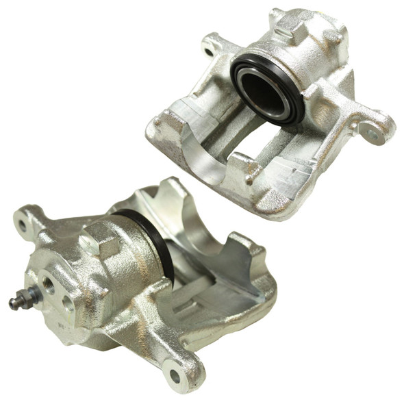 Product: Direct Replacement Rear Brake Disc Calipers X2 Pair for Discovery 2, high-quality silver brake calipers with black seals for Discovery 2 SUV, designed for optimal braking performance and durability.