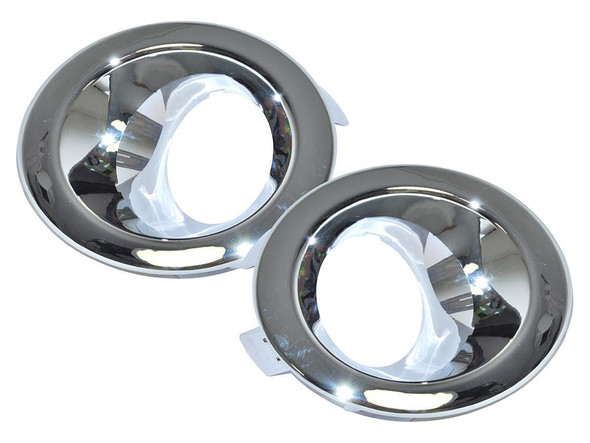 Britpart Chrome Fog Lamp Surround Bezels for Freelander 2, pair of chrome fog lamp bezels with a shiny finish.