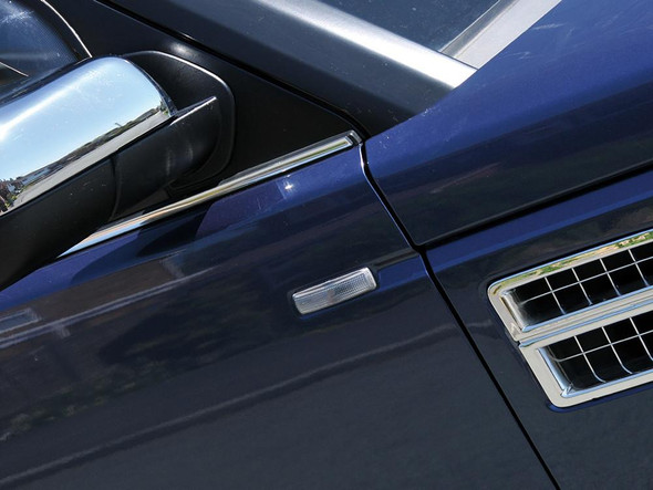 Britpart Clear Side Indicator Repeater Lamp for Range Rover Sport L320, close-up of the side indicator light on the vehicle's blue exterior.