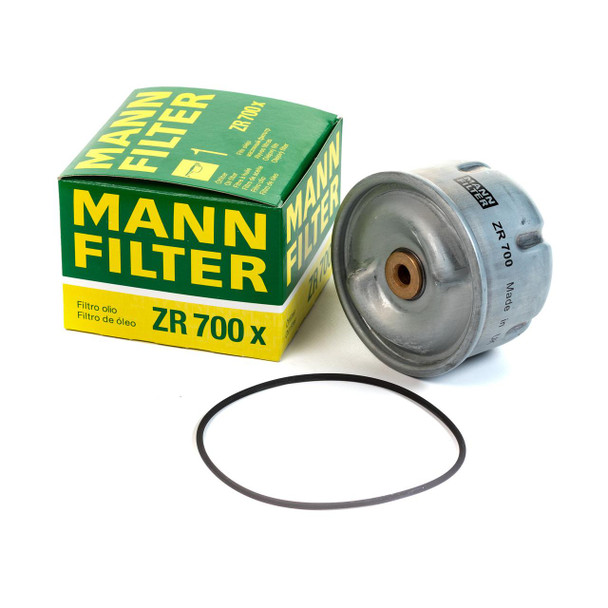 Mann & Hummel Engine Oil Rotor Filter for Defender & Discovery 2 Td5, metallic oil filter with rubber O-ring and green and yellow box packaging. Mann & Hummel Engine Oil Rotor Filter for Defender & Discovery 2 Td5, metallic oil filter with rubber O-ring and green and yellow box packaging.