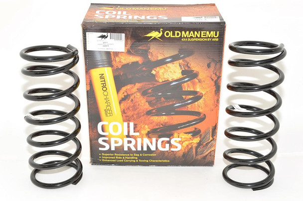 Old Man Emu OME Front Coil Springs Plus 40mm Light Load for Discovery 2, black coil springs with packaging box in the background. Old Man Emu OME Front Coil Springs Plus 40mm Light Load for Discovery 2, black coil springs with packaging box in the background.