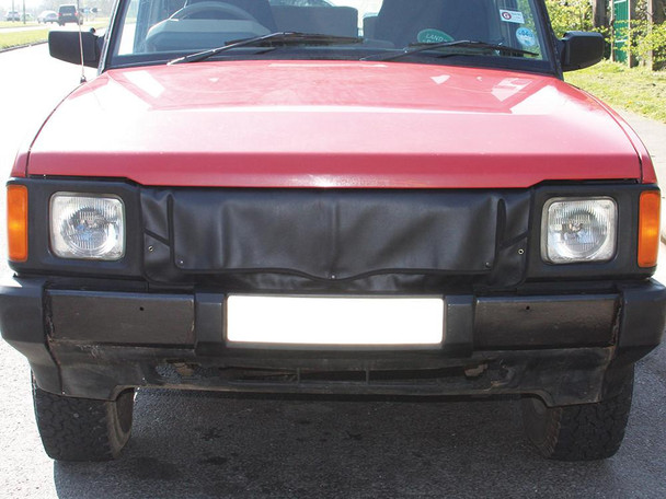 Britpart Radiator Muff for Discovery 1 V8 & 200Tdi, front view of a red Land Rover Discovery 1 with radiator muff installed on the front grille.