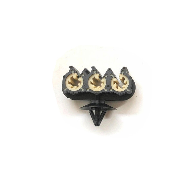 Brake Pipe Clip for Discovery 3/4 - LR013761 from JGS4x4