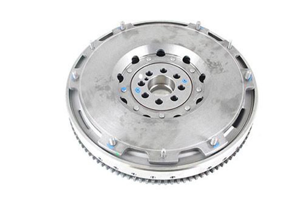 VALEO  Dual Mass Flywheel for Defender Td5 & Discovery 2 Td5, metallic automotive component with bolt holes and gear edge for vehicle clutch system.