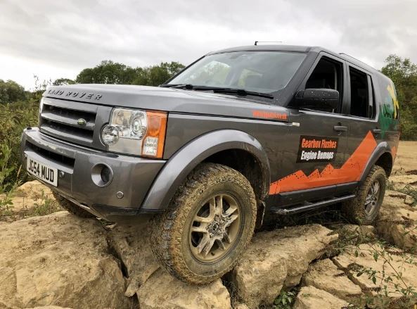 JGS4x4 Land Rover Discovery 3 tackling an off-road course