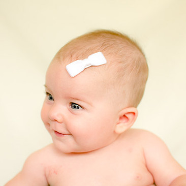 Bald baby bows look so cute, and thanks to our no-slip bitty clip they stay in the tiniest amount of newborn hair