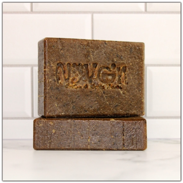 Premium Soap Bar A unique high lather bar shampoo containing eight conditioning oils for dry hair. Lavender, Rosemary and Lemon essential oils stimulate the sebaceous glands in the scalp to produce healthy, nourished hair and skin.