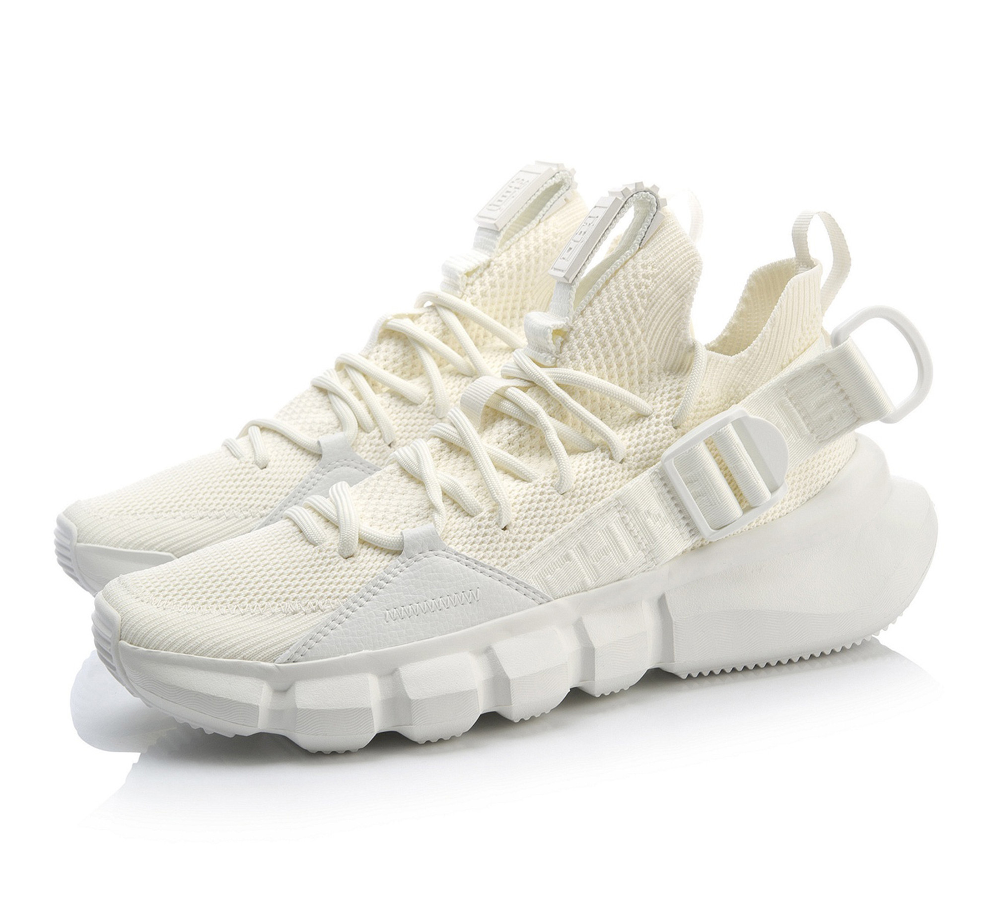 online white sports shoes