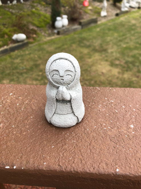 Tiny Jizo Praying