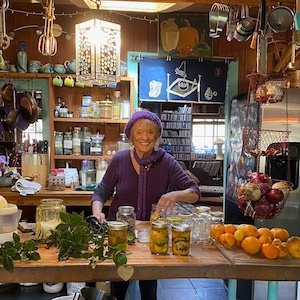 g-in-kitchen-sm.jpg