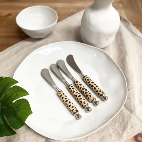 Ocelot Pate knives are the perfect addition to any cheese board. Serve with single knife, or multi buy to have on individual plates for an evening cheese board.