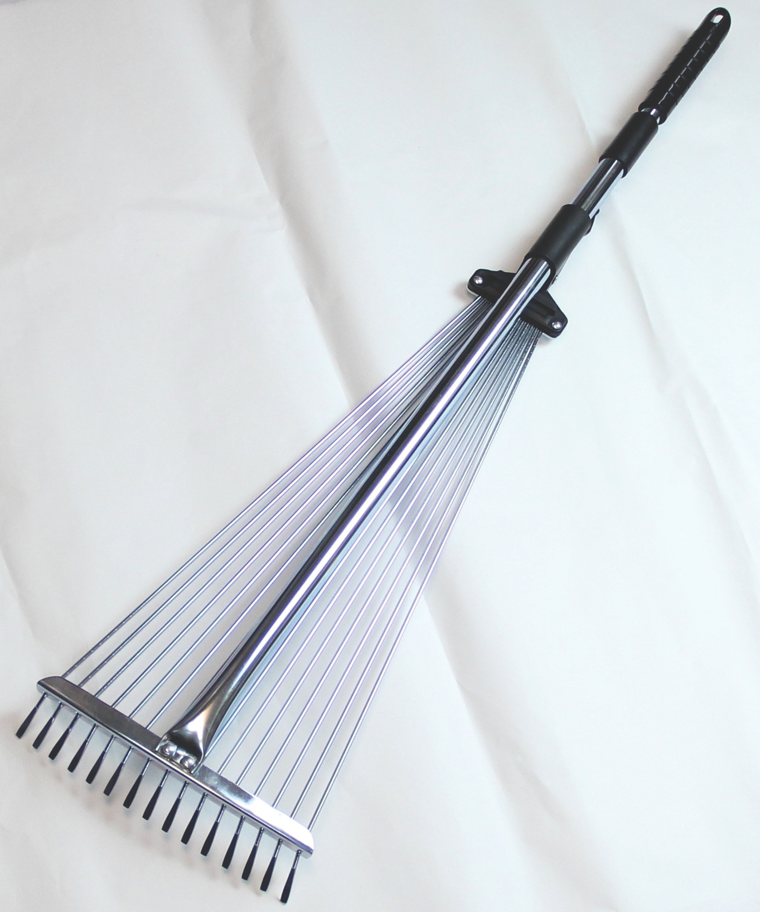 Feather Rake Telescopic Leaf Rake | Garden Works