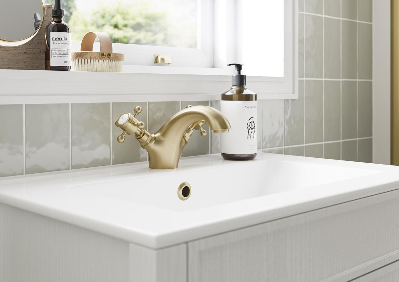 Floor Standing Bath/Shower Mixer & Shower Kit - Bordon-Brushed-Brass_CAM.jpg