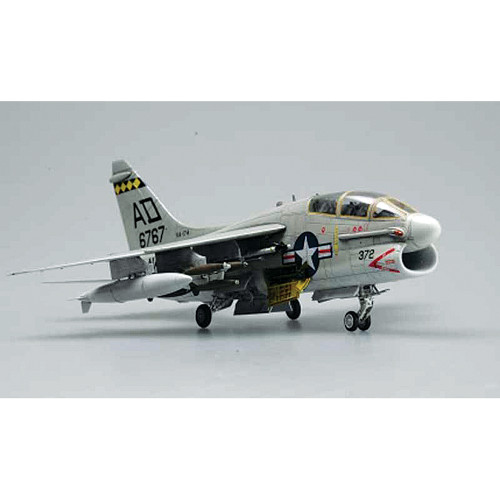 TA-7C Corsair II 1/48 Kit Alt Image 2