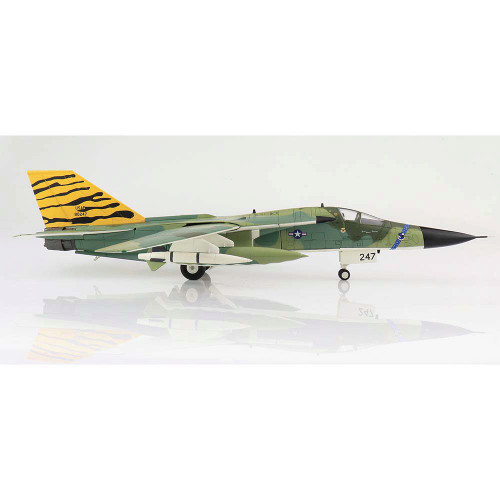 FB-111A Aardvark 1/72 Die Cast Model - HA3029 509th BW, 393rd BS, Pease AFB Alt Image 1