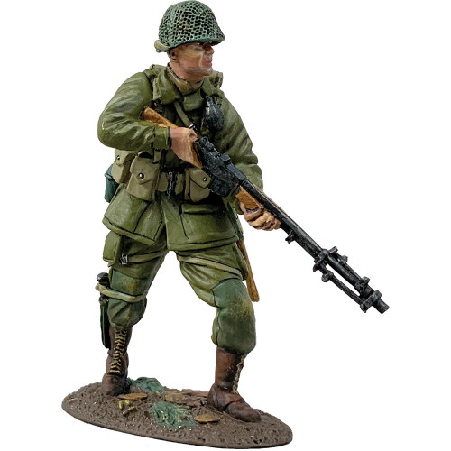 U.S. 101st Airborne Advancing with BAR 1/30 Figure - Winter William Britain (25126) Main Image