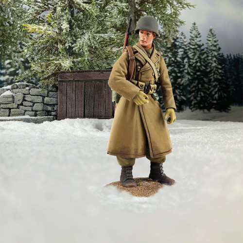 U.S. Airborne Infantry in Overcoat 1/30 Figure William Britain (25031) Alt Image 1
