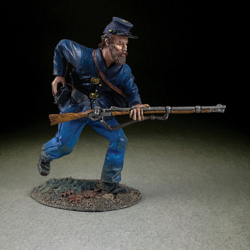 Federal in Sack Coat Advancing Loading 1/30 Figure William Britain (31355) Alt Image 1