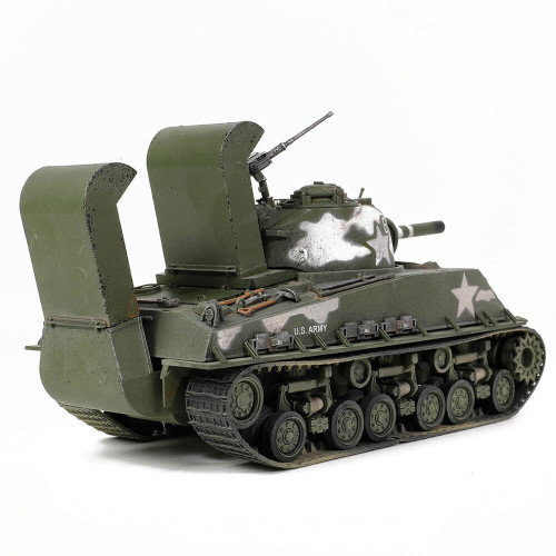 M4A(105) Sherman 1/32 Die Cast Model 711th Tank Battalion, U.S. Army, Okinawa, 1945 Alt Image 2