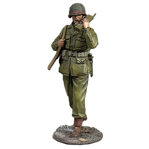 U.S. Infantryman Walking with SCR-536 1/30 Figure William Britain (25248) Main Image