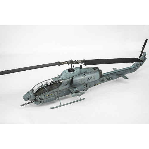 AH-1W Super Cobra 1/35 Kit 705116 Alt Image 2