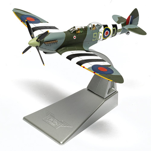 Supermarine Spitfire T.Mk 9 1/72 Die cast Model CORGI (AA29202) Alt Image 1
