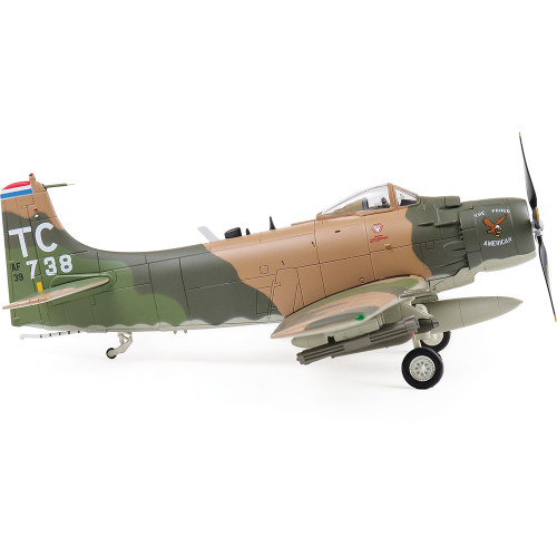 A-1H Skyraider 1/72 Die Cast Model - HA2922 Alt Image 3