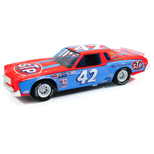 Richard and Kyle Petty 1981 STP Riverside Swap 1:64 ARC 2-Car Set Alt Image 3