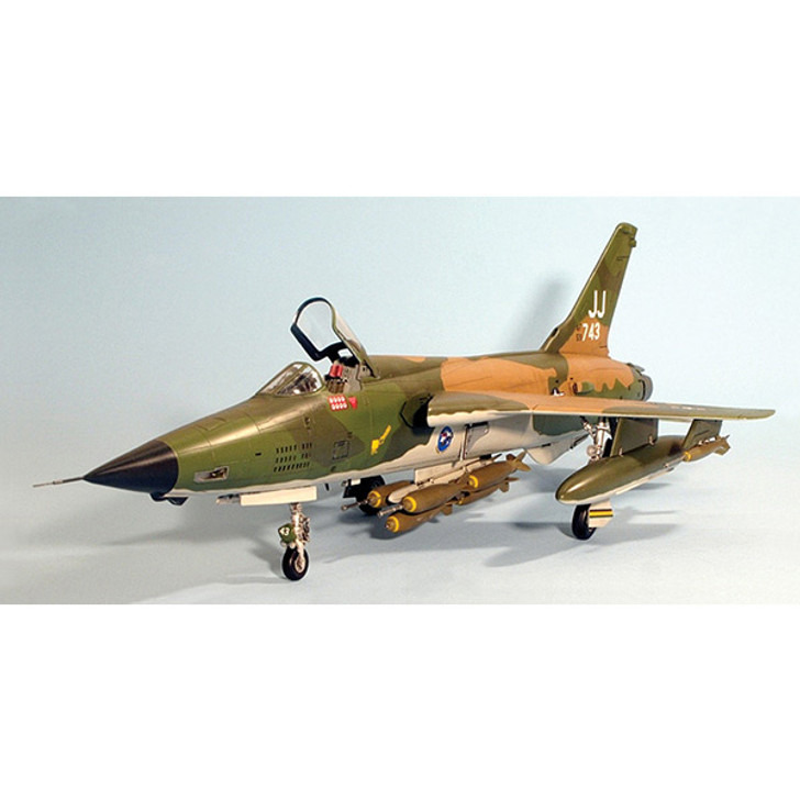 F-105D Thunderchief 1/48 Kit Main  