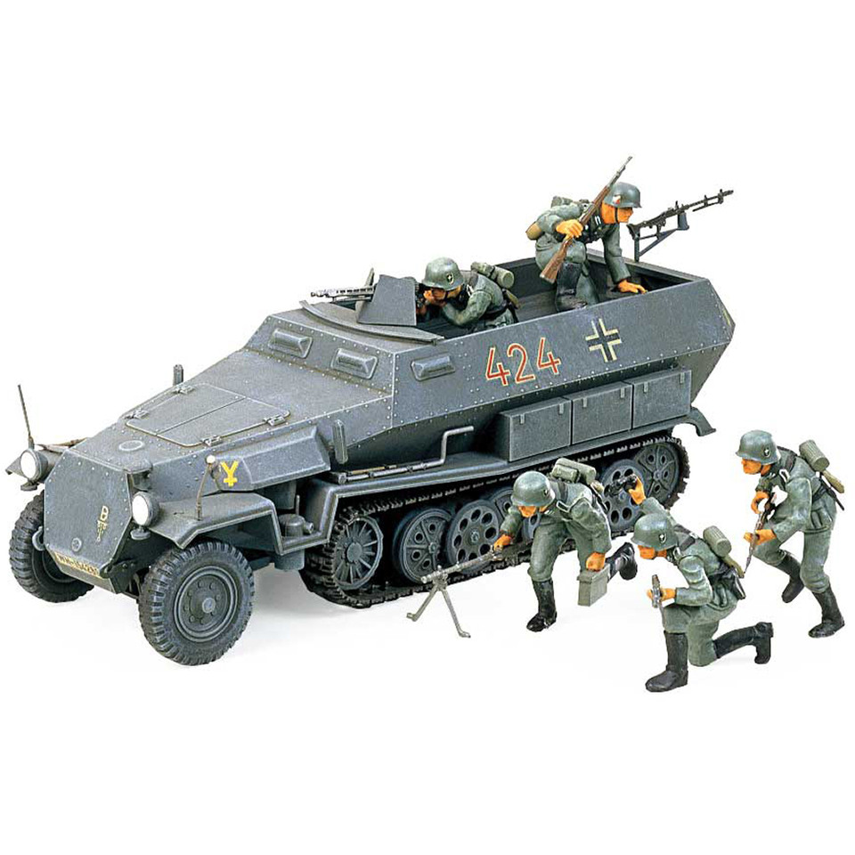 Sd.Kfz.251 Hanomag 1/35 Kit Main Image