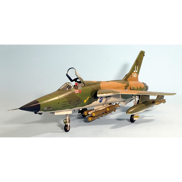F-105D Thunderchief 1/48 Kit Main Image