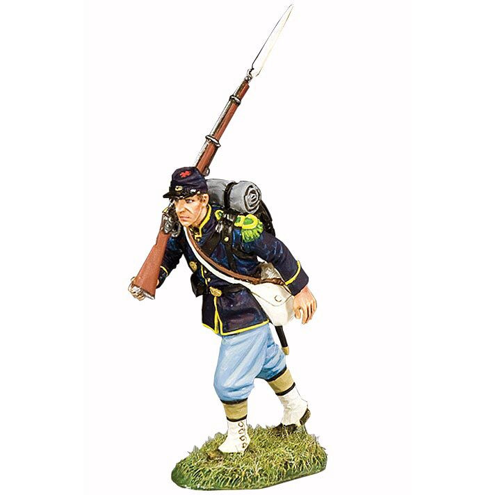 Infantryman Advancing with rifle on shoulder 1/30 Figure Main Image