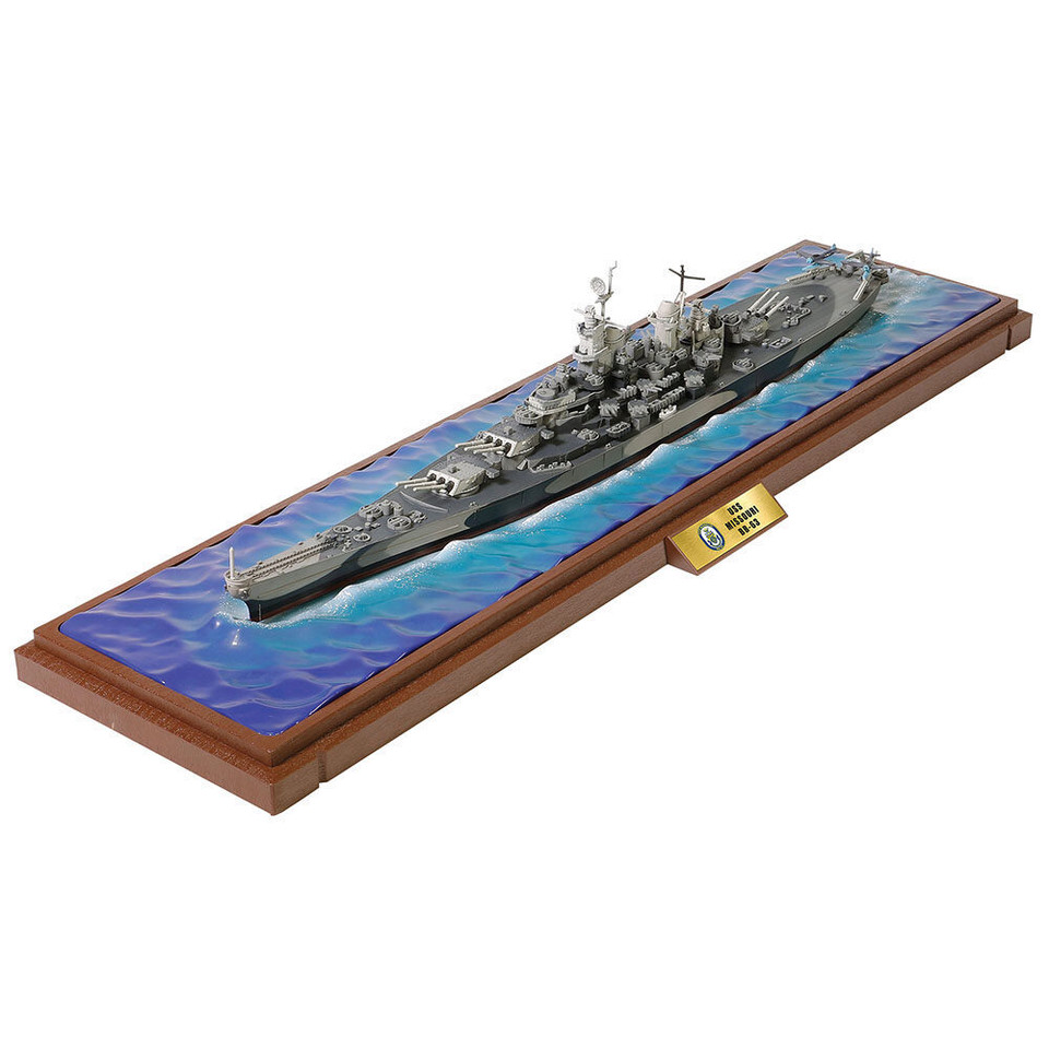 USS Missouri BB-63 1/700 Die Cast Model - Waterline Display Main Image