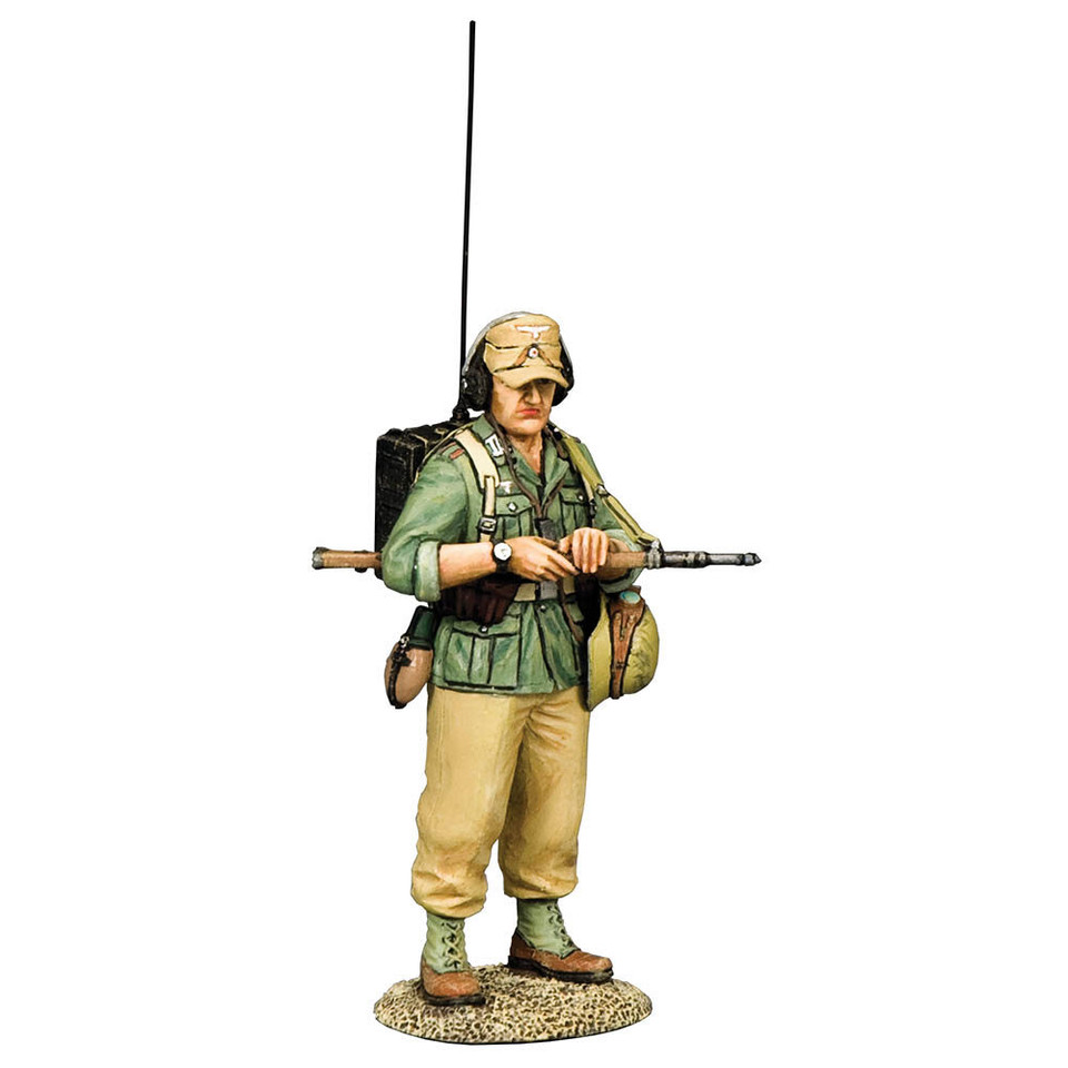 AK Radio Operator w/Rifle 1/30 Figure Main Image