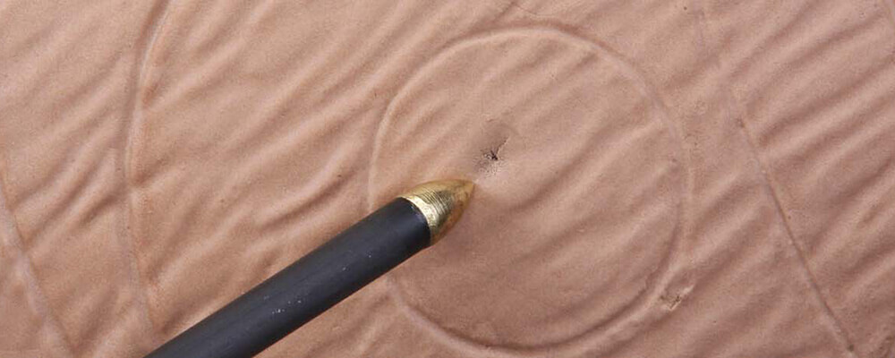 Self-healing foam target