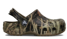 Side view of Crocs Kids Classic Camo Clog in Realtree Max-4 pattern with heel strap main