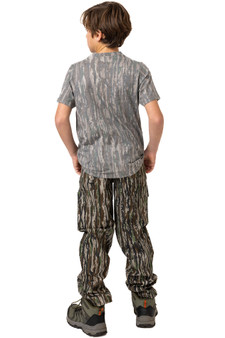 Back view of youth camo cargo pants with rear flap pockets and belt loops.