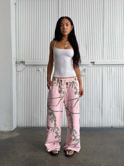 Aged Ivy Unisex Pink Camo Sweats | Realtree APX