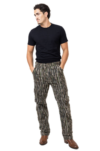 Men’s Realtree Original 6-Pocket hunting pants worn with black t-shirt, designed for comfort and mobility.