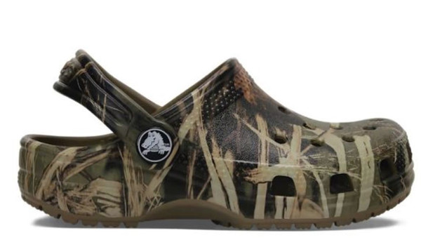Side view of Crocs Kids Classic Camo Clog in Realtree Max-4 pattern with heel strap main