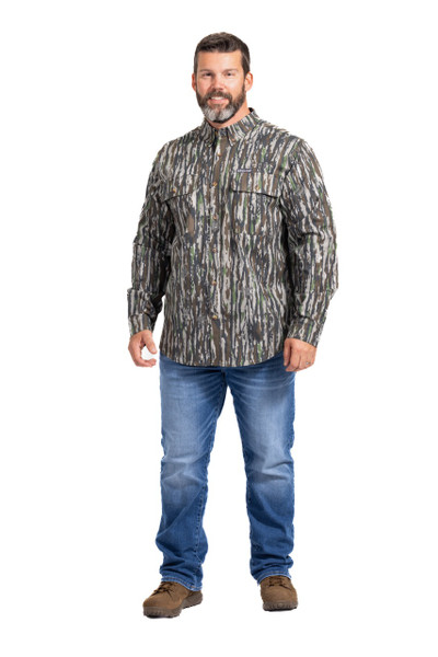 Men’s Realtree Original long-sleeve hunting shirt, front view with chest pockets visible.