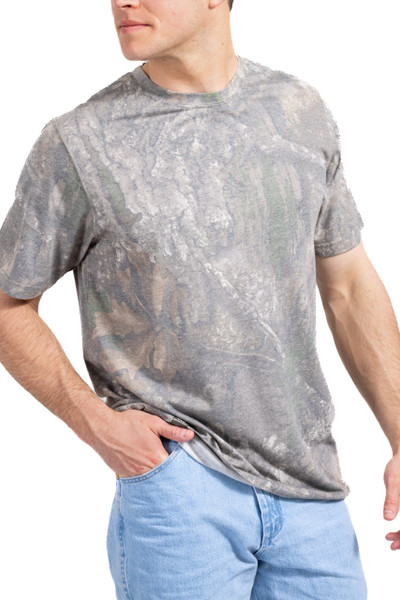 Men’s Tri Blend Short Sleeve Crew Neck Camo Shirt | Realtree APX, close-up of chest and crew neckline.