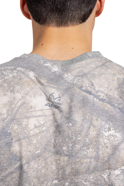 Men’s Tri Blend Short Sleeve Crew Neck Camo Shirt | Realtree APX, close-up of back neckline and logo print.