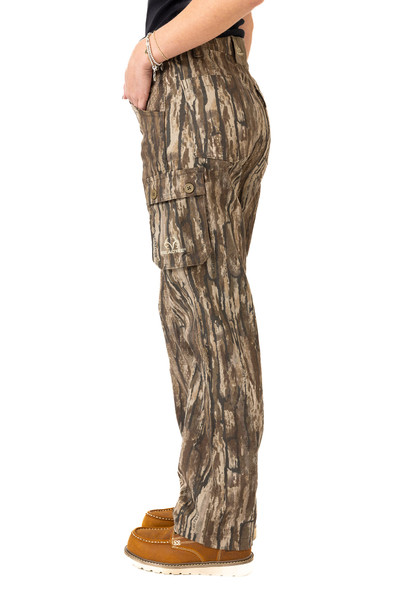 Women's Cargo 6 Pocket Hunting Pants in Realtree Legacy